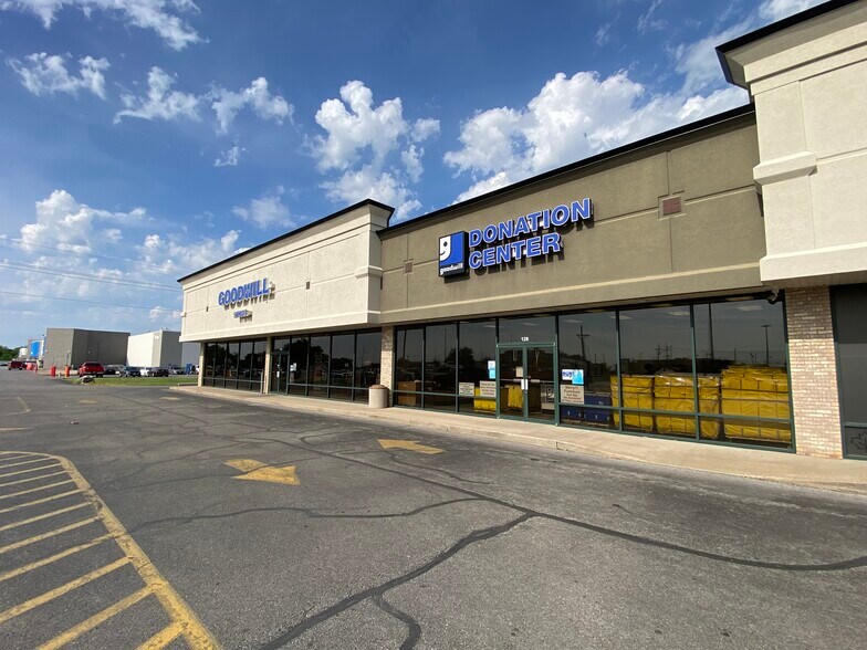 More Photos Of 122 W George E Phelps Blvd, Carthage General Retail For Lease