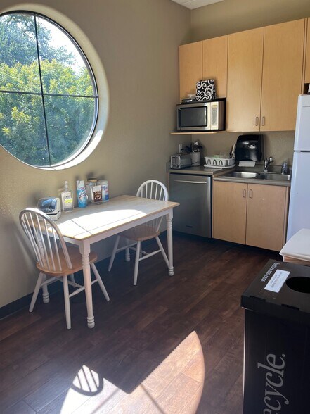 More Photos Of 1600 G St, Modesto Office For Sale