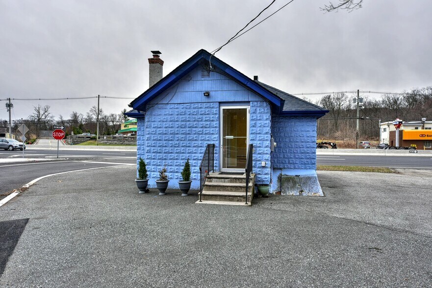 More Photos Of 1432 State Rt 23, Butler Freestanding For Lease