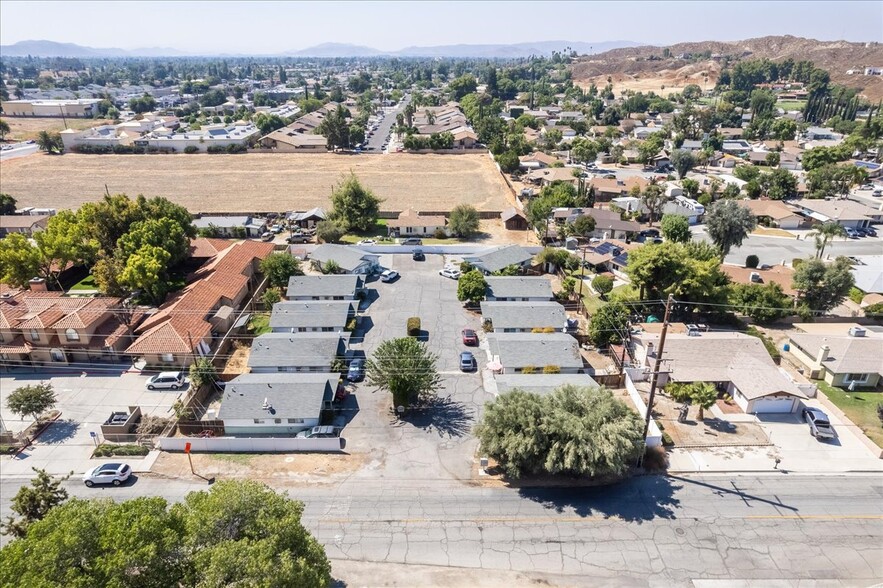 Primary Photo Of 171 N Hemet St, Hemet Apartments For Sale