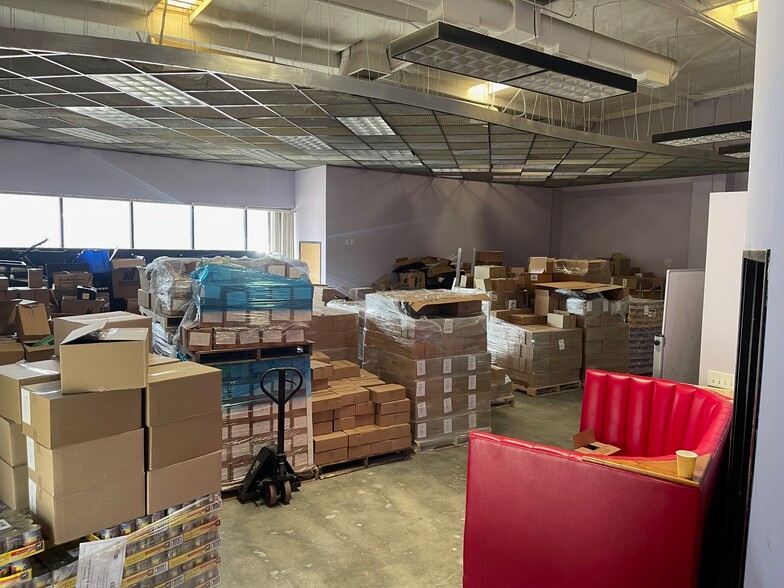 More Photos Of 19401 Business Center Dr, Northridge Warehouse For Lease