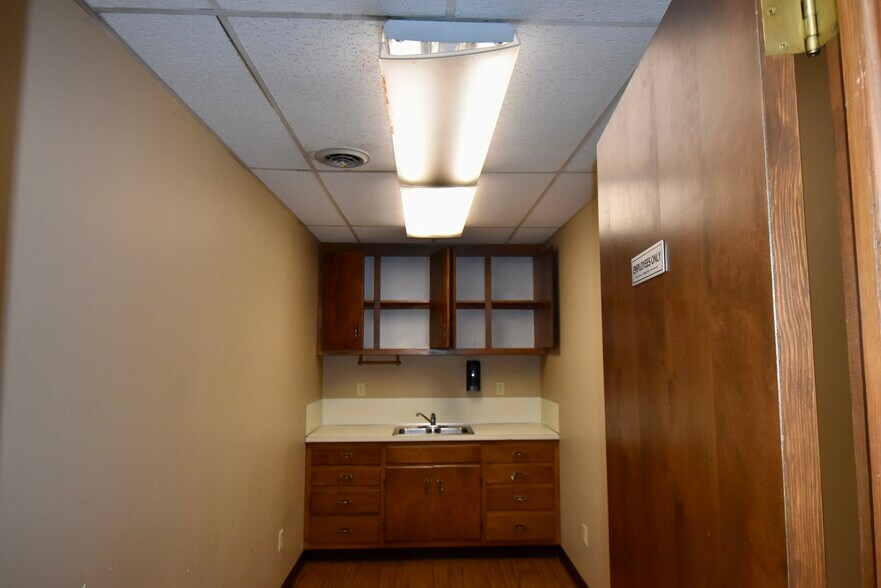 More Photos Of 314 E Main St, Rockwell Medical For Lease