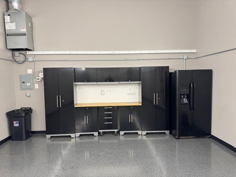 More Photos Of 630 Sumpter St, Fort Wayne Self Storage For Lease