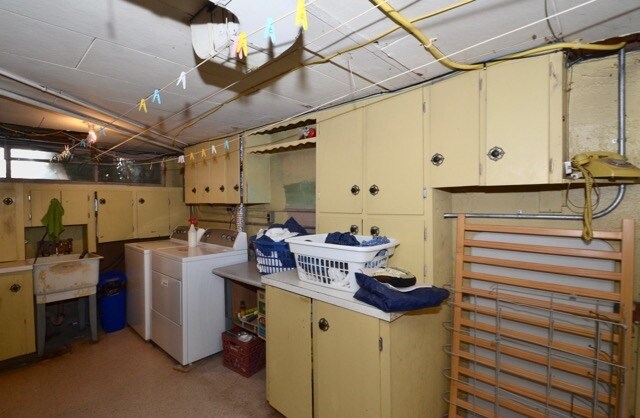 More Photos Of 2105 SE Ochoco St, Portland Office For Sale