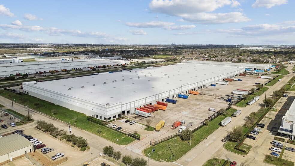 More Photos Of 4331 Underwood Rd, Pasadena Distribution For Lease