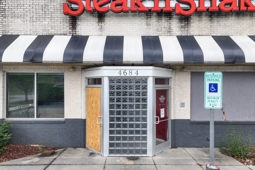 More Photos Of 4684 N Patterson Ave, Winston-Salem Restaurant For Sale