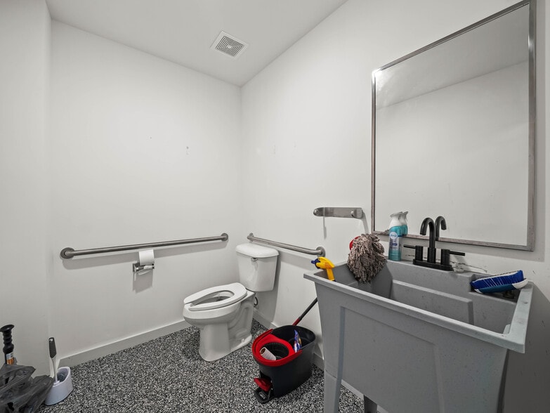 More Photos Of 1220 Huffstetler Dr, Eustis Warehouse For Sale