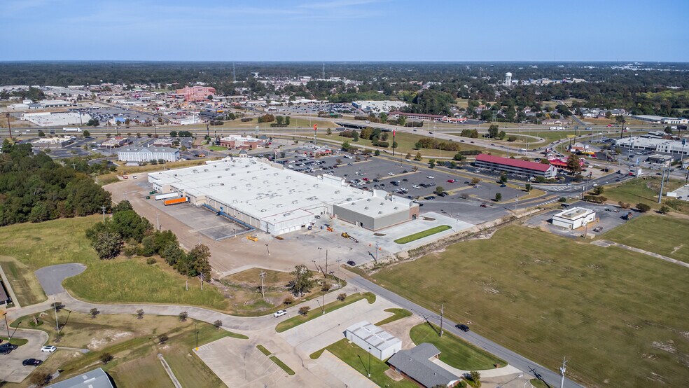 More Photos Of 103 Constitution dr, West Monroe Storefront For Lease