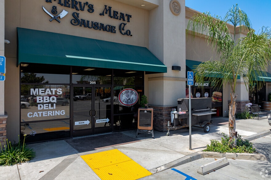 More Photos Of 4208 Rosedale Hwy, Bakersfield Unknown For Lease