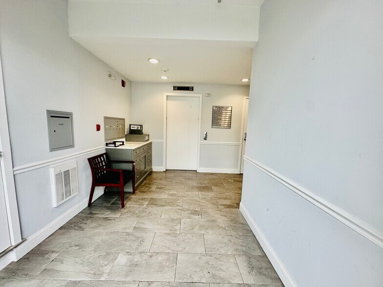 More Photos Of 1037 E Putnam Ave, Riverside Office For Lease