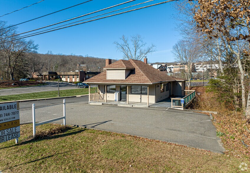 More Photos Of 702 Chase Pky, Waterbury Restaurant For Lease
