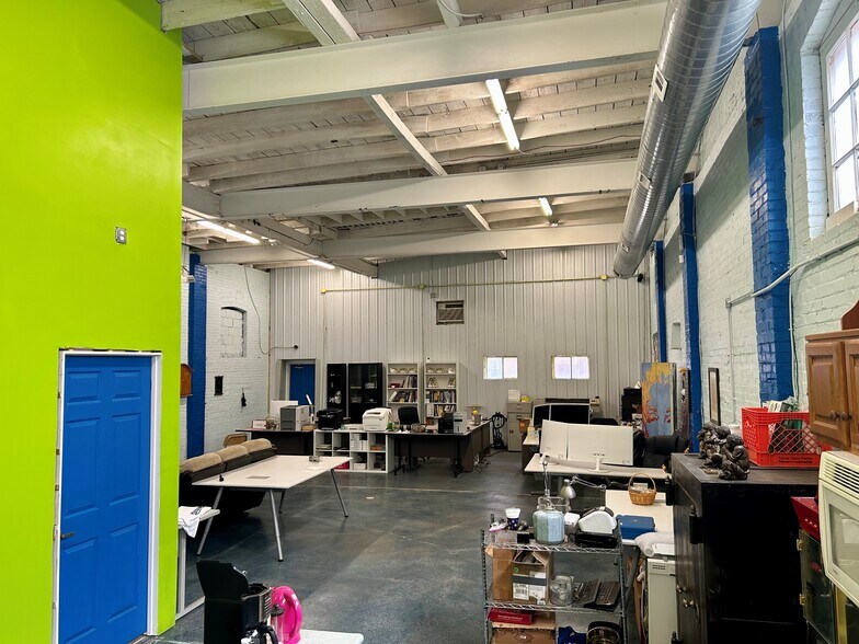 More Photos Of 2125 Jane St, Pittsburgh Warehouse For Lease