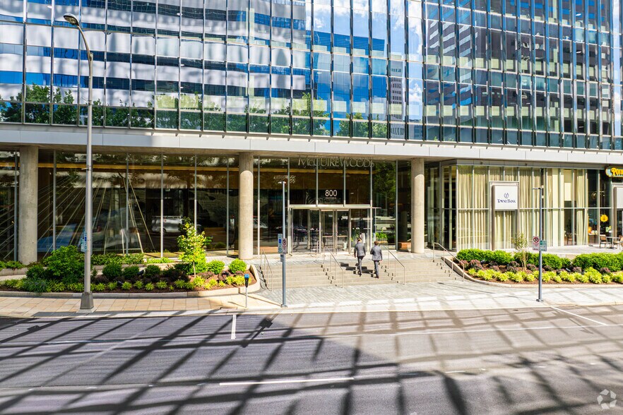 More Photos Of 800 E Canal St, Richmond Office For Lease