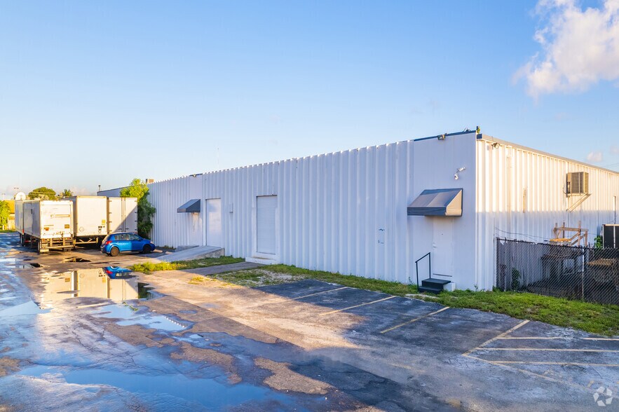More Photos Of 500 NE 190th St, Miami Warehouse For Sale