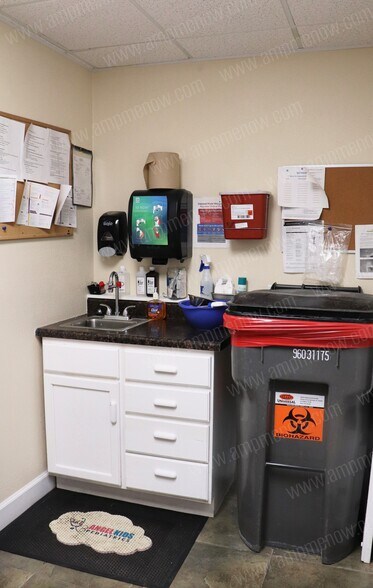 More Photos Of 8225 Normandy Blvd, Jacksonville Medical For Sale