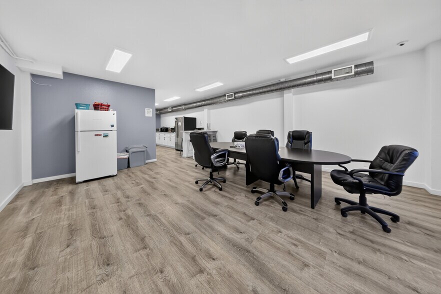 More Photos Of 20847 Sherman Way, Canoga Park Office For Sale