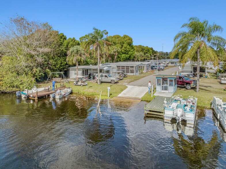More Photos Of 1073 Old Lakeport Rd, Moore Haven Manufactured Housing Mobile Home Park For Sale