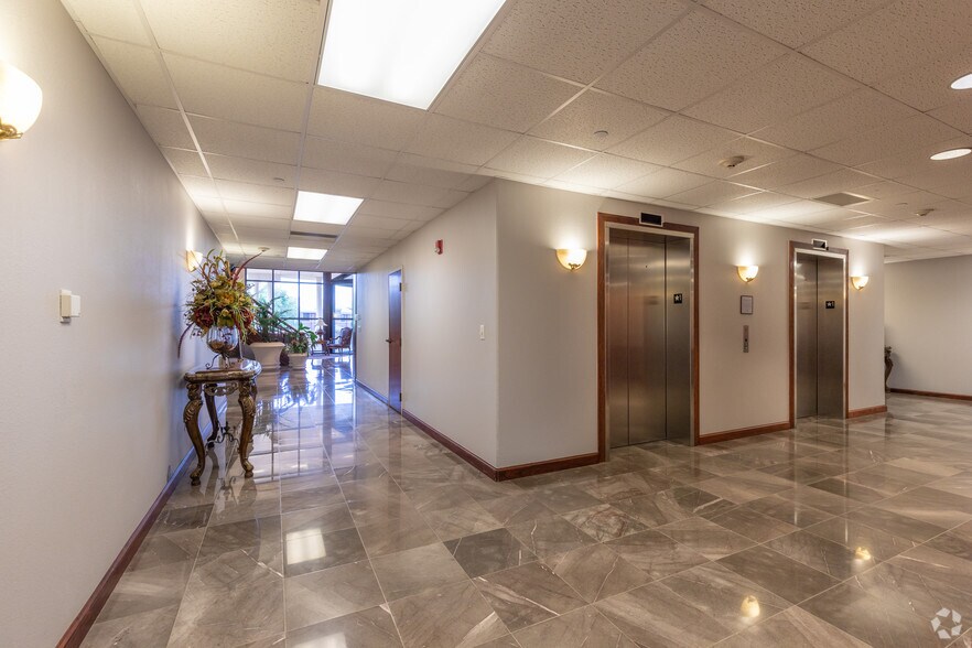 More Photos Of 701 Cedar Lake Blvd, Oklahoma City Office For Lease