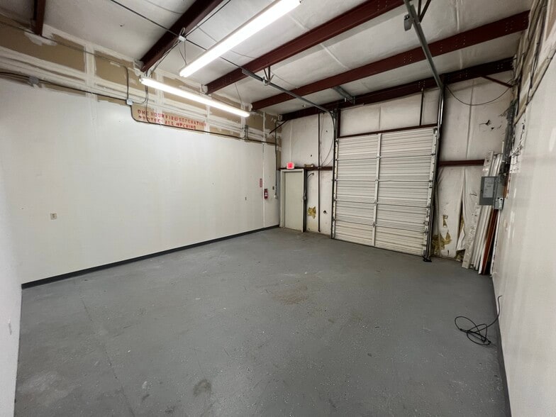 More Photos Of 2514 River Rd, Piedmont Flex For Lease