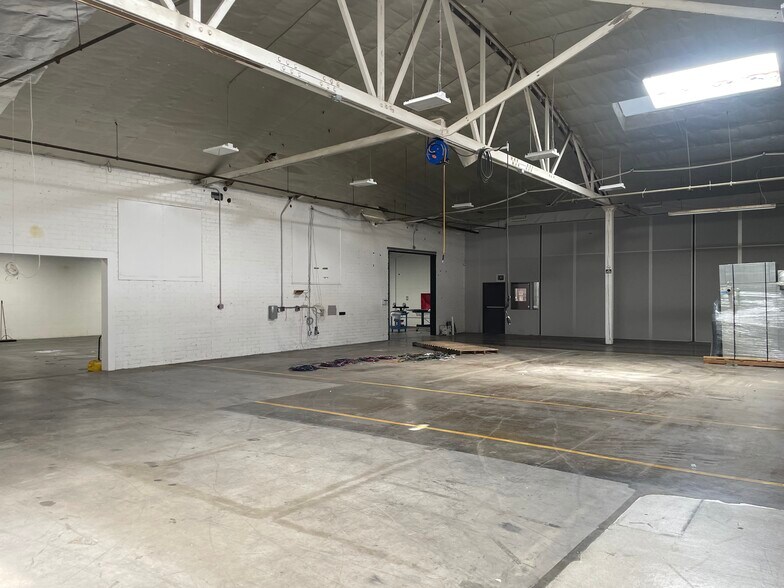 More Photos Of 335 W Redondo Beach Blvd, Gardena Manufacturing For Lease