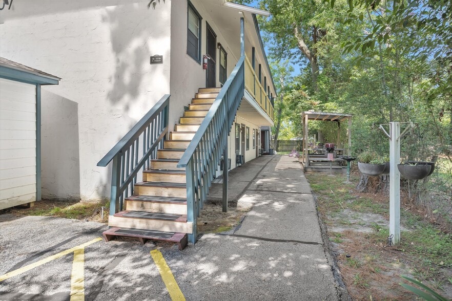 More Photos Of 1107 Palestine St, Conroe Apartments For Sale