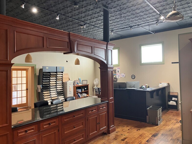 More Photos Of 419 Lincoln St, Marlborough Light Manufacturing For Lease