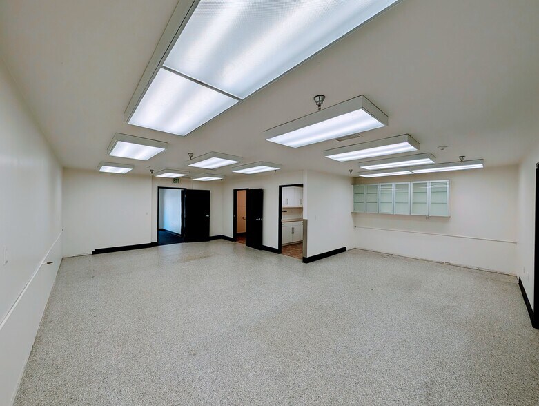 More Photos Of 42245 Remington Ave, Temecula Warehouse For Sale
