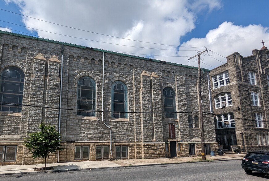 More Photos Of 1901 W Tioga St, Philadelphia Schools For Sale
