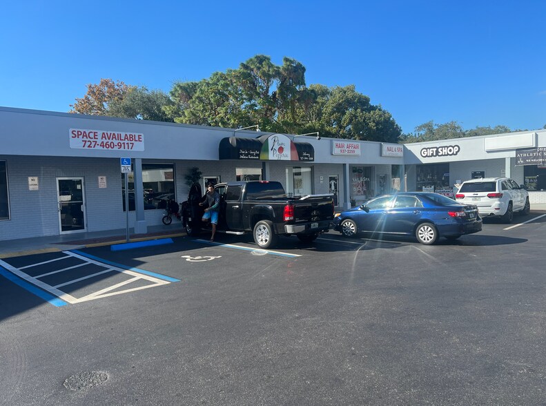 More Photos Of 1960-1992 S Alt 19 Hwy, Tarpon Springs Unknown For Lease