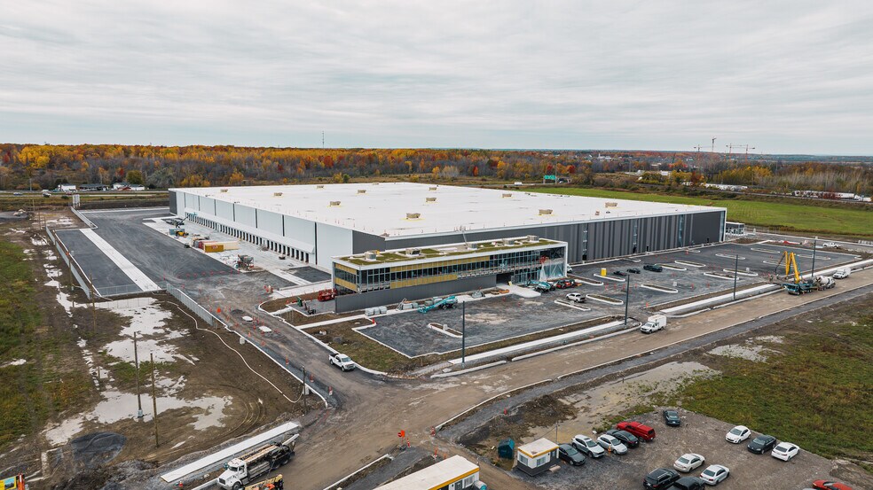 More Photos Of 3501 Rue De La Synergie, Vaudreuil-dorion Distribution For Lease