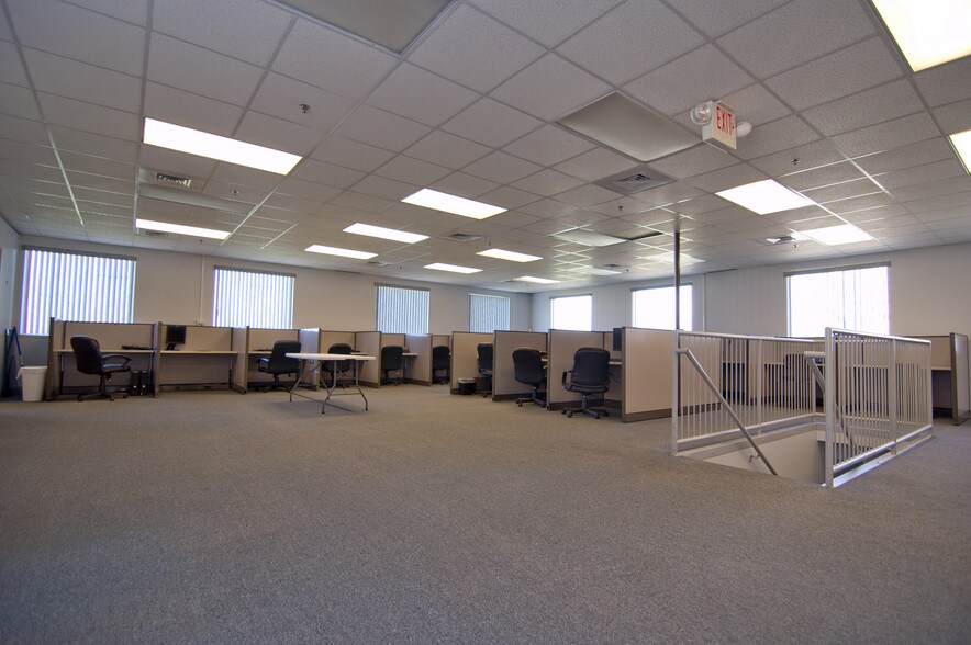 More Photos Of 95-101 Arco Dr, Saint Charles Warehouse For Sale