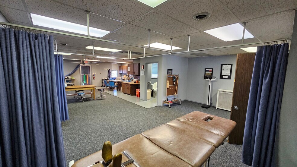 More Photos Of 1816 170th St, Hazel Crest Medical For Sale
