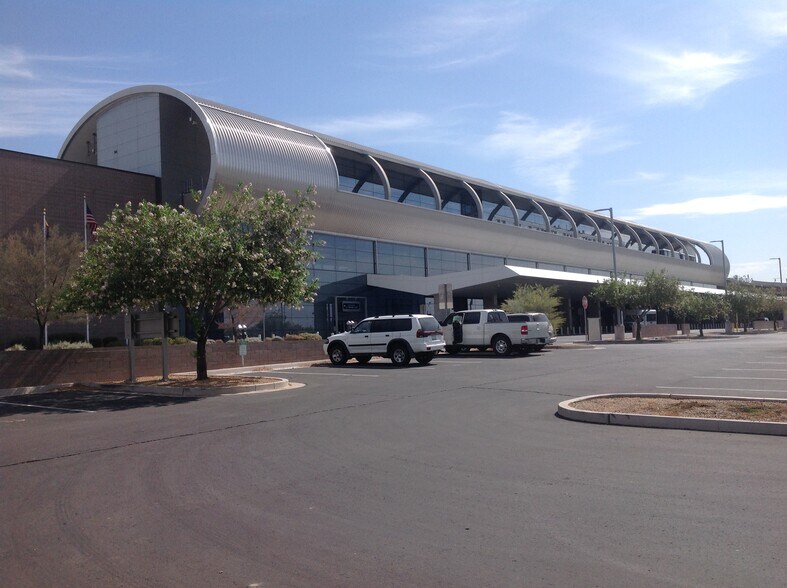 More Photos Of 4120 E Madison St, Phoenix Warehouse For Lease