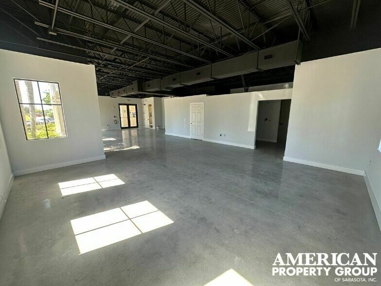 More Photos Of 5920 Pan American Blvd, North Port Medical For Lease