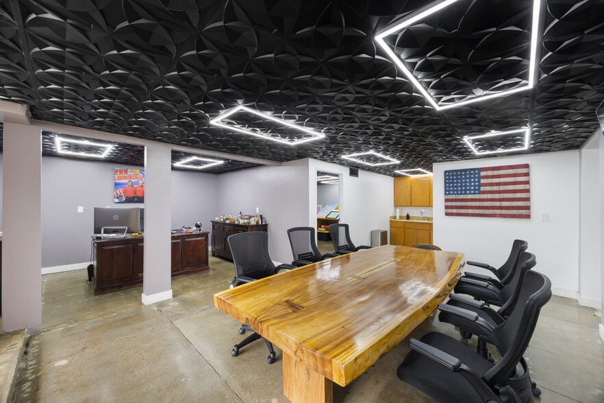 More Photos Of 14128 Paramount Blvd, Paramount Warehouse For Sale