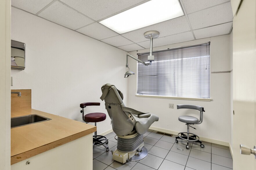 More Photos Of 7930 MacArthur Blvd, Oakland Medical For Sale