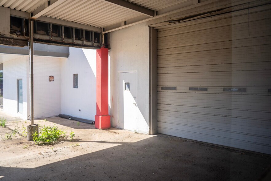 More Photos Of 4925 Avenue H, Rosenberg Warehouse For Lease