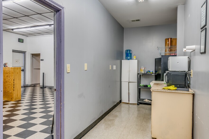 More Photos Of 3571/3585 McGehee Rd, Montgomery Restaurant For Sale