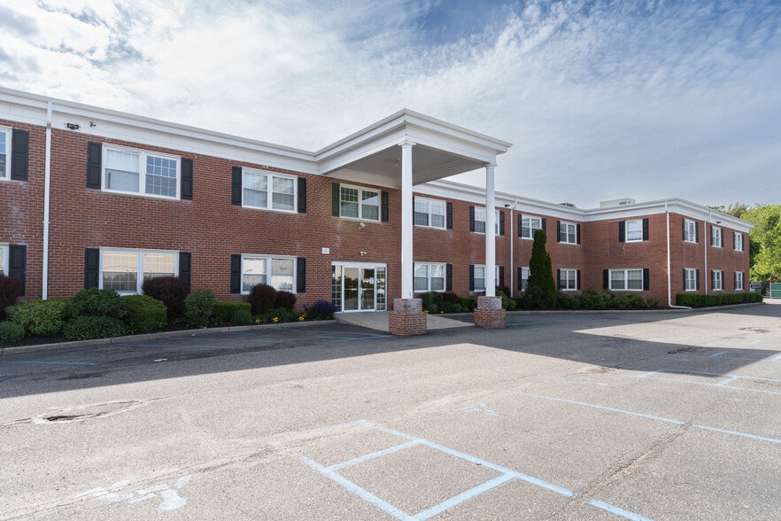 More Photos Of 475 E Main St, Patchogue Medical For Sale