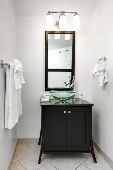 More Photos Of 868 Park Ave, Baltimore Hotel For Sale