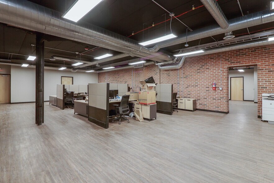 More Photos Of 929 Childs St, Wheaton Warehouse For Sale