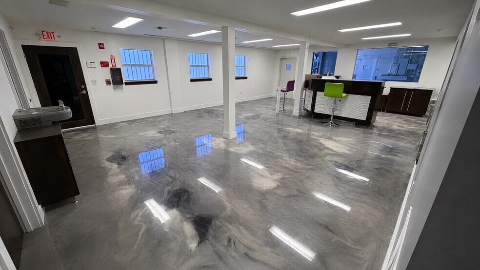 More Photos Of 1705-1707 W 32nd Pl, Hialeah Warehouse For Lease