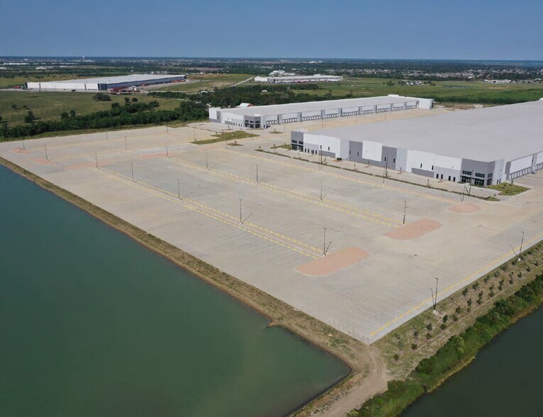 More Photos Of 16801 FM 2354 Rd, Baytown Warehouse For Sale