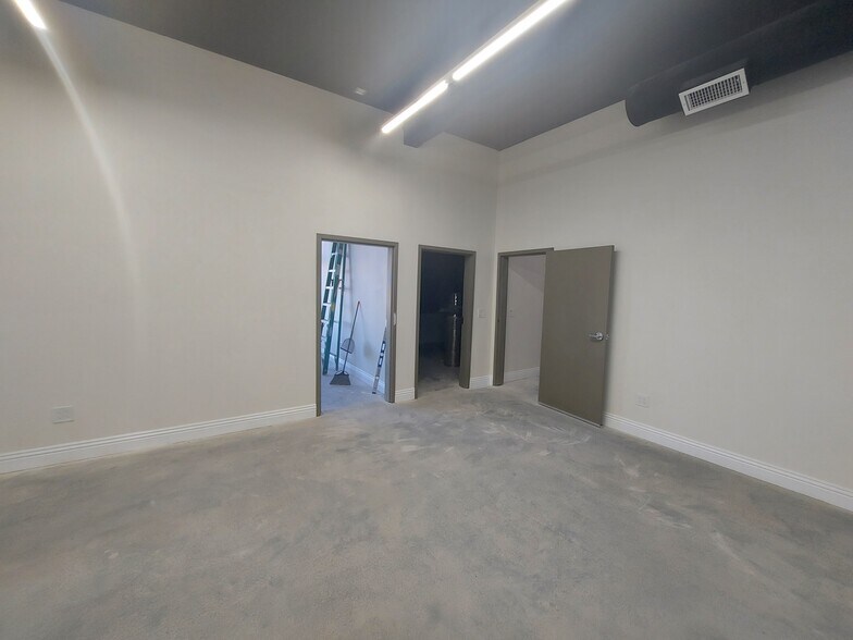 More Photos Of 1616 E Los Angeles Ave, Simi Valley Freestanding For Lease