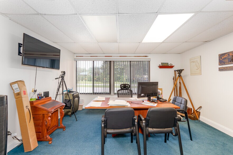 More Photos Of 31 Sarasota Center Blvd, Sarasota Office For Sale