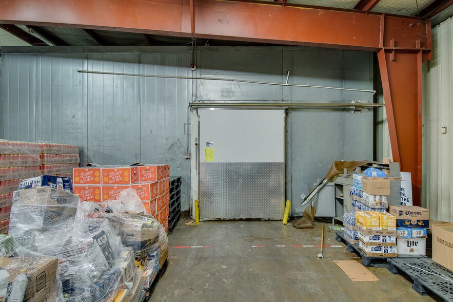 More Photos Of 1212 S Clay St, Ennis Manufacturing For Sale