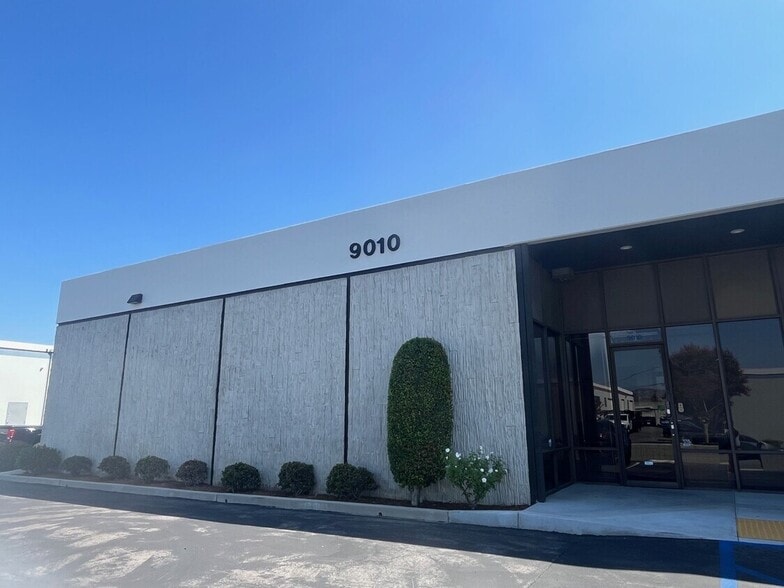 More Photos Of 21110-21129 Osborne St, Canoga Park Unknown For Lease