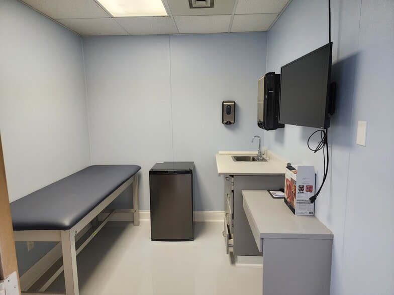 More Photos Of 5040 Snapfinger Woods Dr, Decatur Medical For Lease