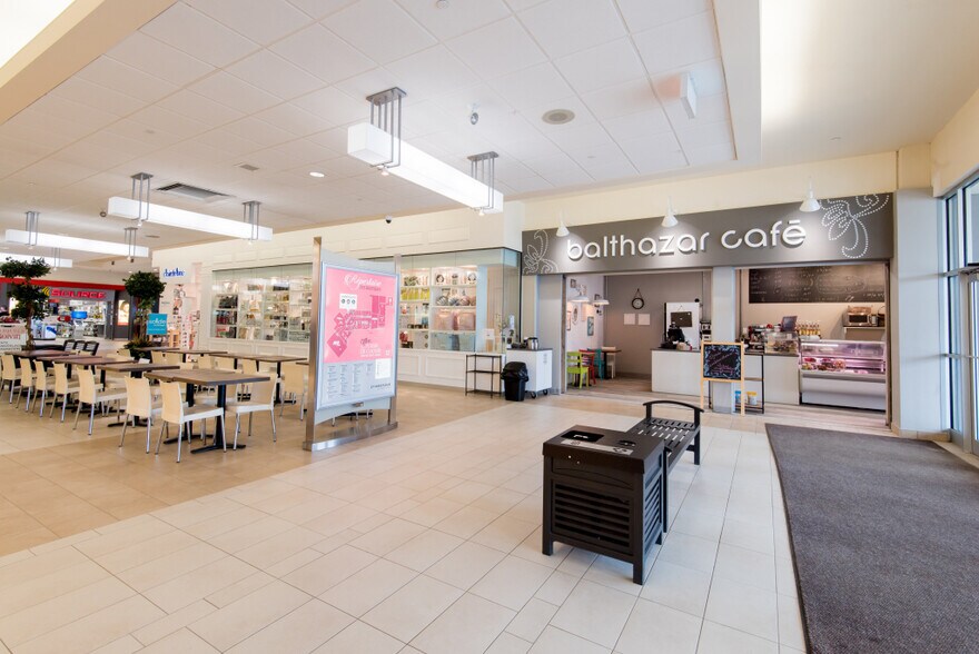 More Photos Of 1831 Av 3E, Val-d'or General Retail For Lease