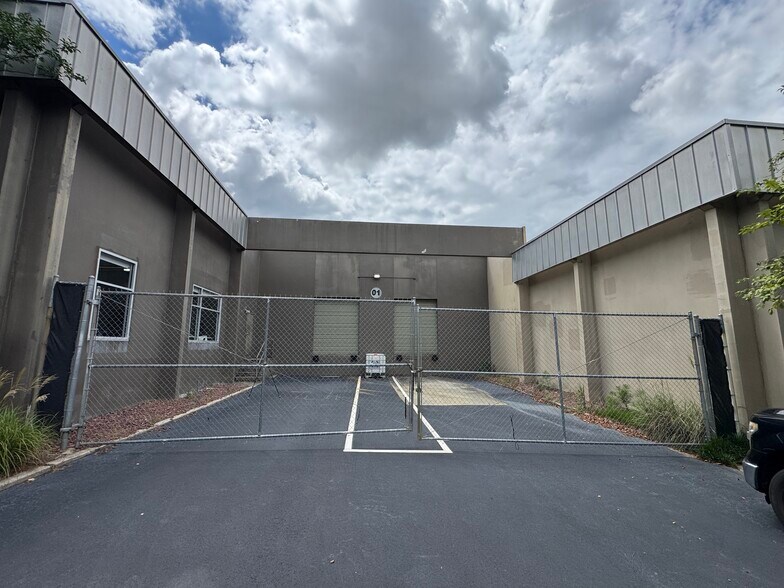 More Photos Of 1876 Defoor Ave NW, Atlanta Showroom For Lease